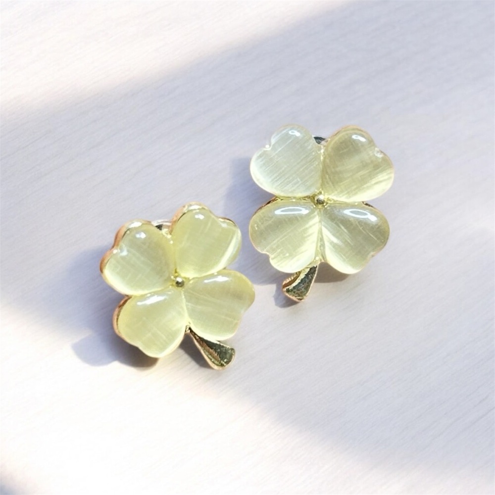 Chic Gold and Cream Clover Earrings